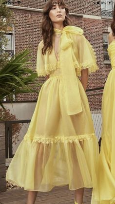 Elegant Dresses Classy, Mode Casual, Fashion Mistakes, Fancy Dresses, Fashion Sewing, Yellow Dress, Classy Outfits, Pretty Dresses, Many People