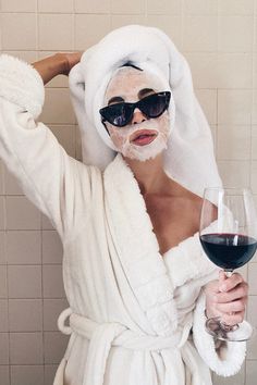 best face masks for every skin care concern. since we have so much time at home right now, it’s a great opportunity to really indulge in self-care. and what better way to do that than a great face mask? Aesthetic Fridge, Best Hydrating Face Mask, Face Mask Aesthetic, Mask Aesthetic, Best Face Masks, Glowing Skin Mask, Skin Care Face Mask, Glow Skin, Care Aesthetic