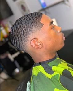 360 Waves Hair, Pink Haircut, Waves Hairstyle Men, Teen Haircuts, Men Fade Haircut Short, Taper Fade Curly Hair, Black Boys Haircuts, Fade Haircut Styles, Waves Haircut