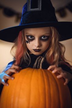 Step into the Halloween spirit with a classic witch look, complete with pointed hats, capes, and an air of mystery. Perfect for a magical night out 🌙✨ Halloween Make Up For Kid, Easy Kids Witch Makeup, Kids Witch Halloween Makeup, Face Paint Witch Halloween, Halloween Makeup Kids Witch, Kid Witch Makeup Halloween, Kids Halloween Witch Makeup, Halloween Face Paint Spider, Child Witch Makeup