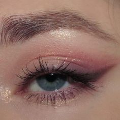 BUY KOREAN EYE SHADOW PALETTES ONLINE !! TOUCH THE PIN ABOVE #eyemakeuptutorial #makeup #valentines Makeup For Graduation Day, Glitter Eye Makeup Aesthetic, Pink Nude Makeup Looks, Pale Makeup Looks, Makeup For Fair Skin, Eyeshadow Liner, Prom Makeup For Brown Eyes, Almond Eye Makeup, Make Up Bride