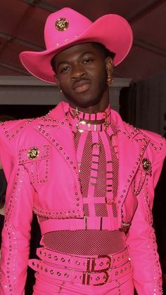 Lil Nas X Pink Cowboy, Barbiecore Outfit Men, Androgeny Style, Gay Club Outfit, Spring Ball, Party Outfit Men, Cowboy Outfits, Neon Fashion, Alternative Outfits