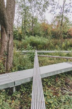 Paths in a nature park in Montreal. Preservation Architecture, Sustainable Landscape, Pathway Landscaping, Sustainable Landscaping, Park Trails, Nature Park, Urban Park, Urban Furniture, Nature Play