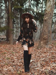 Wiccan Crown, Gothic Bohemian, Witchy Outfits, Forest Style, Look Rock, Witch Fashion, Witchy Fashion, Witch Outfit, Rock Punk