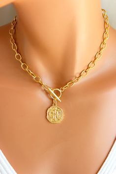 "This is a 14k gold filled ancient coin choker necklace for women. This is a Roman coin pendant is 18kt gold filled, features the Saint Benedict cross and measures 21mm. Thick rolo chain is 14kt gold filled, links measure 10x7mm, 1.5mm thick with a toggle clasp in front. Very trendy this necklace is even more lovely in person. Looks great worn alone or layered with other necklaces! Comes in a cute gift box! Model is wearing a 15\" length. Gold filled jewelry is an actual layer of gold pressure b Rolo Chain Necklace, 14kt Gold Jewelry, Ancient Coin Jewelry, Coin Choker, Gold Locket Necklace, Chunky Choker, Choker Gold, Ancient Coin, Diy Jewelry Inspiration