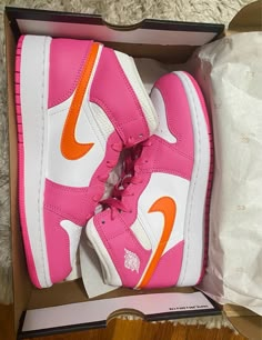 Tenis Nike Jordan, Preppy Shoe, Jordan Rose, Orange Nike Shoes, Orange Jordan, Cute Jordans, Air Jordan Mid, Jordan Mid, Pink Jordans