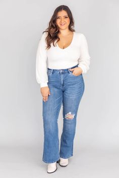 The Best Flare Jeans Outfit Ideas You'll Obsess Over Cute White Tops, Womens Fashion Inspiration