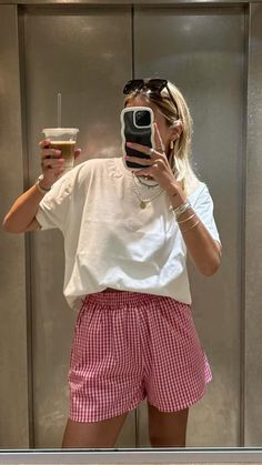 Photo from ig: bbcvl Summer 24 Street Style, Cool Girl Summer Outfits 2024, Summer Fashion Inspo 2024, Vintage European Outfits, Loose Shorts Outfit Summer, Plaid Shorts Outfit Summer, Red Checkered Shorts Outfit, Plaid Shorts Outfit Aesthetic, Check Shorts Outfit