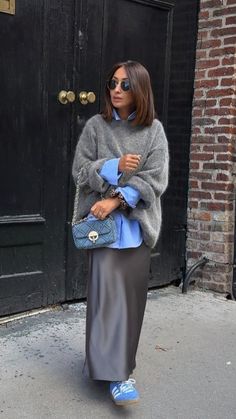 Grey Green Outfit Women, Grey And Lavender Outfits, Sunday Look Outfits, Long Denim Skirt Autumn Outfit, Long Jean Skirt Outfits Fall 2024, Denim Skirt Outfit Fall 2024, Denim Maxi Skirt Autumn, Midi Skirt Fall Knitted, Dinner Outfit Winter Classy