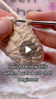 someone is crocheting a small piece of yarn with a knitting needle and the words, i wish i knew this when i was a crochet beginner