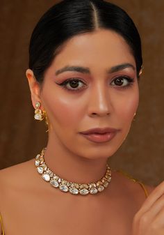 Kundan Stone Gold Plated Choker Set Zevar by Geeta - Fabilicious Fashion Kundan Choker Necklace, Indian Choker Necklace, Bandhani Dress, Kundan Jewellery Set, New Gold Jewellery Designs, Modern Gold Jewelry, Poses Women, Fabric Pouch, Perfume Store