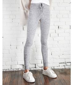 Dreamiest. Leggings. Ever. This Express One Eleven pair is made from extra plush, cozy fabric for a look you'll want to wear everywhere. Floral Dress Fashion, Sports Outfit, Street Outfit, Women Pants Casual, Clothing Ideas, Gym Wear, Maternity Clothes