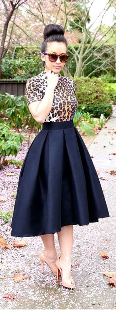 I think I've already pinned this, but I just love it sooo much. Where can I get this skirt? Rok Midi, Skirt Tulle, Afrikaanse Mode, Stil Elegant, Fashion Weeks, Retro Stil, Trending Dresses, Street Styles, Petticoat