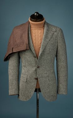 Inspired by traditional British sportingwear designed for hunting and shooting, this tweed jacket has a rugged yet refined appeal. Light Gray