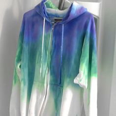 Watercolor Drip, Colorful Sweatshirt, How To Tie Dye, Dye Ideas, Batik Fashion, Dye Sweatshirt, Tie Dye Sweatshirt, Spin Cycle, Blue Hoodie