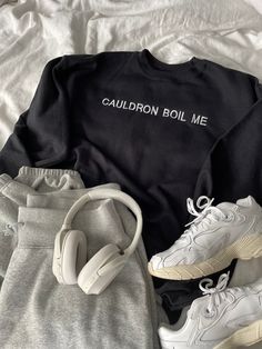 House Wife Aesthetic, Embroidery Designs Sweatshirt, Embroider Sweatshirts, Sweatshirt And Shirt Outfit, Trending Sweatshirts, Outfit Inspo Baddie, Outfit Ideas Shirt, Buy My Stuff, Cool Sweatshirts