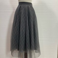 Tulle Multi Layer Gray Midi Side Zipper Made In Italy Pre-Owned. Excellent Condition Size Xxs Approximate Measurements Waist 13” Flat Hips 28” Length 34” Formal Fitted Tulle Skirt, Spring Evening Tulle Skirt, Pleated Tulle Party Bottoms, Formal Full Tulle Skirt, Fitted Midi Tulle Skirt, Fitted Pleated Tulle Skirt, Fitted Tulle Maxi Skirt With Lining, Elegant Sheer Voluminous Skirt, Chic Evening Pleated Tulle Skirt