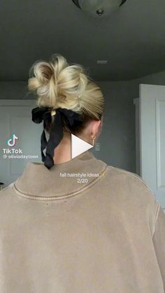 + beach hairstyles with hat, beach hairstyles updo, beach hair..! Beach Hairstyles Short, Hairstyles Short Hair, Hairstyles Updo, Peinados Fáciles Para Cabello Corto, Hair Stylies, Hair Summer, Work Hairstyles, Adam Sandler