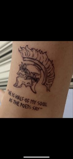 Literalmente uma foto de uma tatuagem do livro “A Canção de Aquiles” Pretty Greek Mythology Tattoos, Greek Achilles Tattoo, A Song Of Achilles Tattoo, Patroclus Tattoo Ideas, Tsoa Tattoo Ideas, Song Of Achilles Quotes Tattoo, Achilles And Patroclus Tattoo Ideas, Songs Of Achilles Tattoo, Lyre Tattoo Achilles