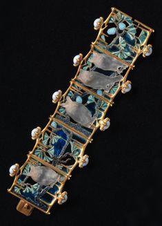 René Lalique | An Art Nouveau gold, plique-à-jour enamel, glass, and chalcedony bracelet, circa 1900-1901. Rene Lalique Jewelry, Lalique Jewelry, Plus Wedding Dresses, Chalcedony Bracelet, Art Nouveau Pattern, Carved Stone, Precious Jewels