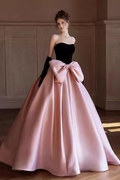 Black Ball Gown For Party, Party Ball Gown With Bow, Chic Prom Ball Gown, Chic Ball Gown For Prom, Black Evening Dress With Bow For Gala, Black Evening Dress With Full Skirt For Gala, Black Full Skirt Wedding Dress, Black Full Skirt Evening Dress For Gala, Black Satin Formal Ball Gown