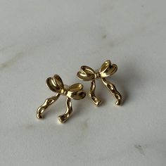 hammered bow earrings Aesthetic Jewelry Earrings, Bow Earrings Aesthetic, Girly Jewelry Aesthetic, Bow Earrings Gold, Gold Bow Earrings, Wishlist Ideas Christmas, Cute Accessories Aesthetic, Aesthetic Gold Earrings, Cute Gold Earrings