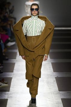 Fall 2022 Couture, Silhouette Mode, 2022 Couture, Space Fashion, Conceptual Fashion, Viktor & Rolf, Dope Fashion, Fall 2022, Vogue Fashion