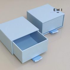 two white boxes with one open and the other closed