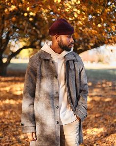 10 Men's Long Coat Outfits to Wear Now - Style Girlfriend Long Coat Outfits, Long Coat Outfit, Long Coat Men, Outfits To Wear, Grey Crewneck, Travel Workout