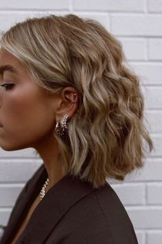 Best Bob Haircuts, Pool Hairstyle Ideas, Pool Hairstyles, Beach Hairstyles, Penteado Cabelo Curto, Short Blonde Hair, Bob Haircuts, Beach Hair