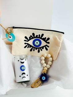 Good Vibes Box Moon phases candle, Clucth, and Wooden evil eye charm. Transform your living space into a haven of serenity with our Good Vibes Box. Featuring a stunning moon phases candle, a chic clutch, and a delicate wooden evil eye charm, this set is perfect for enhancing your daily rituals and creating a peaceful atmosphere. Indulge in the luxury of self-care and elevate your surroundings with the Good Vibes Box. Diy Mug Designs, Evil Eye Art, Diy Crafts Love, Moon Candle, Handmade Evil Eye, Candle Box, Spa Kit, Evil Eye Charm, Beauty Spa