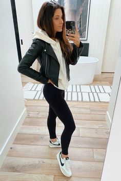 Outfit Leggins, Leggins Outfit, Outfits Leggins, Jogger Outfit, Leggings Outfit Casual, Look Legging, Black Leggings Outfit, Black Sportswear, Leather Jacket Outfits