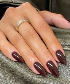 September Nails Brown, Fall Biab Nails, Autumn Nails Biab, Espresso Brown Nails, Brown Winter Nails, September Nail Ideas 2024, Collage Nails, Espresso Nails, Winter Nail Colours