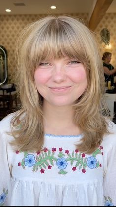 Layers With Full Bangs, 60s Curtain Bangs, 60s Midi Haircut, 60s Fringe Hair, 60s Midi Cut, 60s Shag, 60s Haircut, Midi Haircut