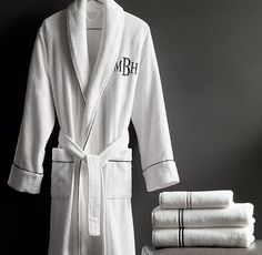 Massage Room Design, Spa Uniform, Product Shooting, Spa Style, Ivy League Style, Monogram Towels, Hotel Services, Towel Design