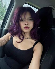 Gothic Purple Hair, Maroon And White Hair, Dark Cool Toned Hair, Outfits For Purple Hair, Color Hair Ideas For Short Hair, Alt Hair Inspo Color, Outfits With Purple Hair, Hair Dye Ideas Alt, Purple Hair Outfit Ideas