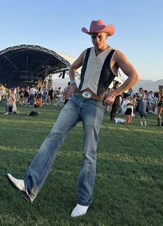 Coachella Outfit Men Festival Fashion, Coachella Outfit Ideas Men, Coachella Men Outfit, Music Festival Outfits Men, Coachella Mens Fashion, Surfer Clothes, Coachella Outfit Men, Cowboy Outfit For Men, Ig Outfits