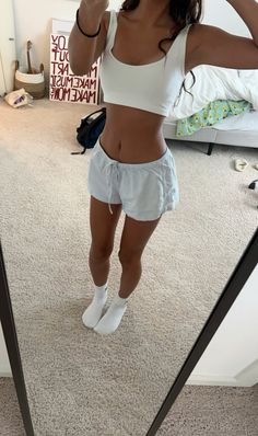 White Comfy Shorts Outfit, Chill School Outfits Summer, Cute Late Night Outfits, School Fit Check, Grey Lululemon Leggings Outfit, Bod Goal Aesthetic, Sleep Clothes Aesthetic, Comfy Sleeping Outfits, Outfits For School Shorts