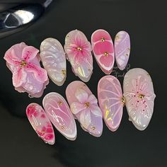 Welcome to 𝗟𝘂𝗺𝗶𝗻𝟴 𝗦𝘁𝘂𝗱𝗶𝗼 ! This is a one-person small business, based in Thailand. Nail art is my only passion in life and I'm still exploring. I'm trying to create more unique sets and take my work to the next level. So please stay tuned for my upcoming pieces  *̀ᴗ*̀  𝙔𝙤𝙪 𝙬𝙞𝙡𝙡 𝙧𝙚𝙘𝙚𝙞𝙫𝙚: ○ 10 handmade press on nails ○ adhersive tabs ○ cuticle stick ○ nail buffer ○ nail file ○ alcohol pad I'm also open for 𝗰𝘂𝘀𝘁𝗼𝗺 𝗼𝗿𝗱𝗲𝗿𝘀. So if you have any inquiry, please don' Press On Nails Easter, Pretty Pink Pressons With Decals, Small Press On Nails, Handpainted Press On Nails, Cute Fairy Nails, Light Colors Nails, Fairy Themed Nails, Pink And Purple Nails Short, Light Pink Jelly Nails