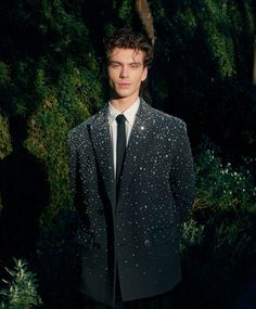 Alejandro Zwartendijk | alejandrozw ig Classy Suits, Classy Outfits Men, Ugly Christmas Sweaters, Outfits Hombre, Fashion D, Designer Suits For Men, Queer Fashion, Prom Suits, Tuxedo For Men