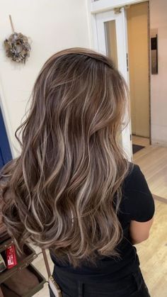 Highlights Brown Hair Balayage, Brown Hair Looks, Brown Hair Inspo, Brunette Hair With Highlights, Brown Hair With Blonde Highlights, Hairstyles For Layered Hair, Blonde Hair Inspiration, Light Hair Color