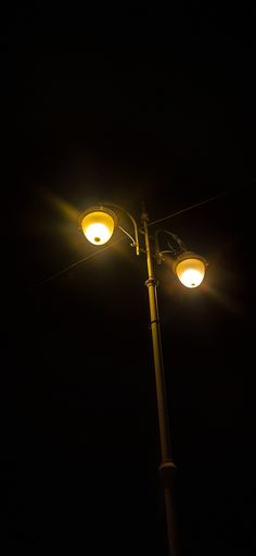 #wallpaper #iphone Streetlights At Night Aesthetic, Light Street Night, Night Street Lamp Wallpaper, Street Lights At Night Wallpaper, Street Lamp Wallpaper Iphone, Street Light Wallpaper Iphone, Street Light In Fog Wallpaper 4k, Light Wallpaper Iphone Aesthetic, Street Lamp In The Fog Wallpaper Iphone