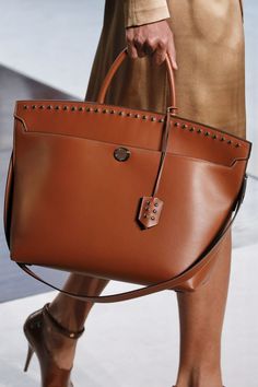 #ladieshandbags #handbagsmalaysia #handbagraya #fashionbag #handbagsulike #crossbodybag #luxuryhandbags #slingbags Kardashian Kollection, Perfect Handbag, To Wear, Sport Chic, Burberry Handbags, Prada Handbags, Burberry Women, One Bag, Beautiful Bags