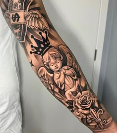 Royalty Tattoo, Cool Space Tattoos, Space Tattoo Ideas, Space Tattoos, Half Sleeve Tattoos Drawings, Tattoo Inspiration Men