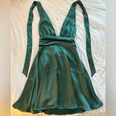 Garage Satin Halterneck Dress Emerald Green Never Worn, New With Tags Size Xs Short Corset Dress Green, Jewel Tone Hoco Dress, Emerald Green Summer Dress, Hoco Dresses V Neck, Emerald Hoco Dress, Emerald Green Dress Short, Emerald Green Hoco Dress, Dark Green Hoco Dress, Vintage Hoco Dress