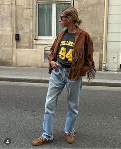 Suede Fringe Jacket Outfit, Suede Jacket Outfit, Fringe Leather Jacket, Mode Inspo, Outfit Inspo Fall, Mom Outfits, Looks Style