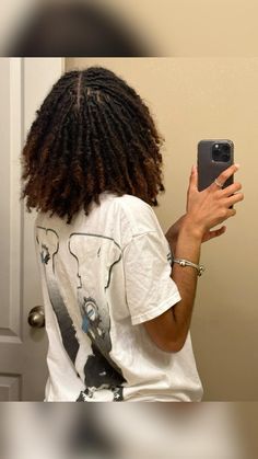 Starter Dreadlocks, Female Dreads Hairstyles, Female Dreads, Dreads Short Hair, Starter Locs, Dreadlock Styles, Hair Twist Styles, Hairdos For Curly Hair