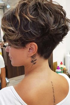 Short Hairstyle Women Back View, Pixie-cut Lang, Pixie Haircut Styles, Haircuts Ideas, Cool Short Hairstyles, Pixie Hair, Penteado Cabelo Curto, Short Pixie Haircuts, Short Pixie Cut