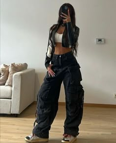 Travis Scott Inspired Outfit, Womens Cargo Pants Outfit, Cozy Fall Outfits Aesthetic, Fall Teacher Outfits, Cargo Pants Women Outfit, Cargo Pants Outfit Ideas, Fall Inspo Outfits, Womens Cargo Pants, Women's Cargo Pants