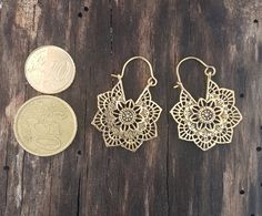 Tribal geometric gipsy mandala hoop earrings dainty made of brass. SIZE: 40 mm x 30 mm. YOU CAN FIND THIS MODEL SILVER PLATED IN: https://www.etsy.com/es/listing/615157406/pendientes-tribales-plata-geometric?ref=shop_home_active_3&frs=1 YOU CAN FIND SOME SIMILAR MODELS IN: https://www.etsy.com/es/listing/483419991/pendientes-tribal-espiral-brass-earrings?ref=shop_home_active_1&frs=1 https://www.etsy.com/es/listing/688602658/pendientes-grandes-gipsy-earrings-gold?ref=shop_home_active_5&am Bohemian Brass Hoop Earrings, Bohemian Metal Flower Earrings With Ear Wire, Bohemian Metal Flower Earrings, Bohemian Metal Flower Drop Earrings, Bohemian Metal Drop Flower Earrings, Bohemian Gold Pierced Flower Earrings, Metal Bohemian Flower Earrings For Pierced Ears, Bohemian Metal Flower Earrings For Pierced Ears, Bohemian Bronze Earrings With Intricate Design